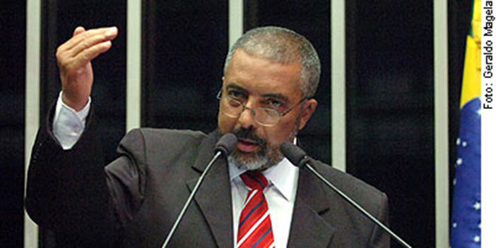 Projeto de Paim derruba portaria do MPT que proíbe demissão dos que se recusarem a se vacinar